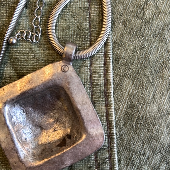 Silvertone pendant necklace - Picture 6 of 6